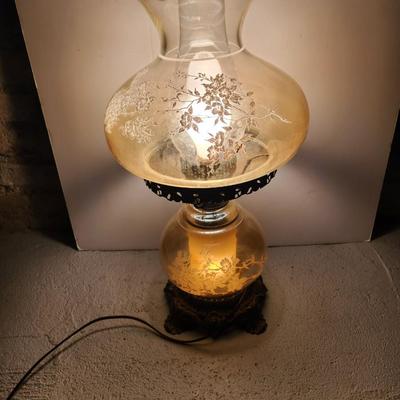 Iridescent glass lamp