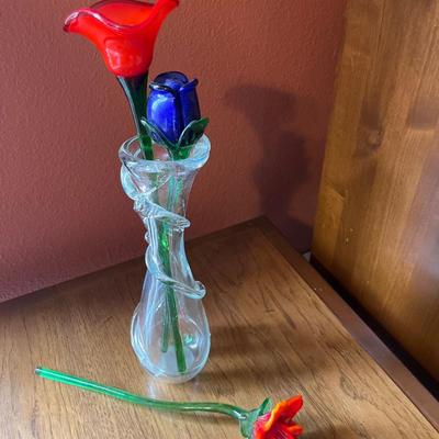 L19- Glass flowers & vase