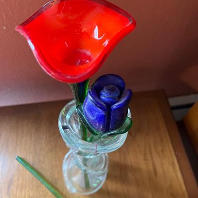 L19- Glass flowers & vase