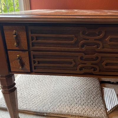 L21- Vintage Side table