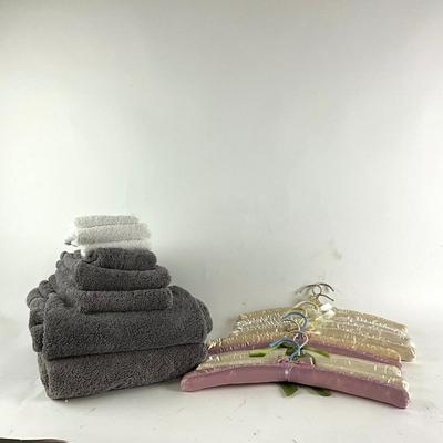 1301 The Company Store Towels & Satin Hangers
