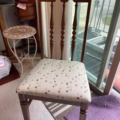 L29- Vintage Dining Table & 5 chairs