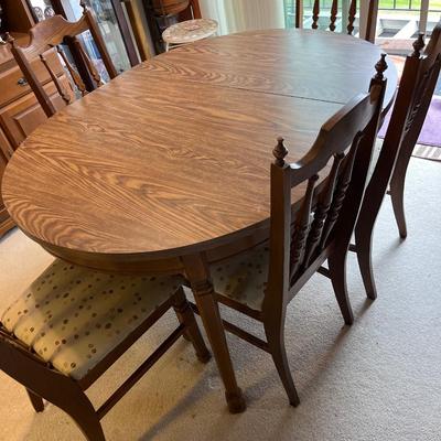 L29- Vintage Dining Table & 5 chairs