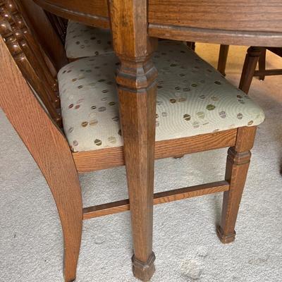 L29- Vintage Dining Table & 5 chairs