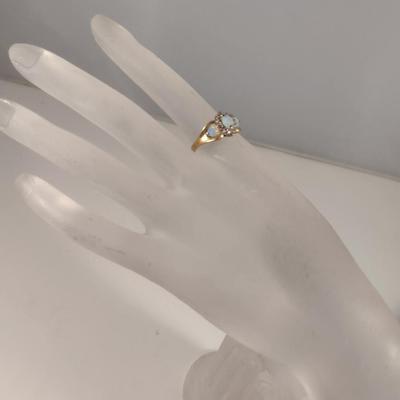 10K Yellow Gold and Opal Ring- Size 9- Total Weight Approx 2.8 Grams (T8)
