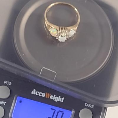 10K Yellow Gold and Opal Ring- Size 9- Total Weight Approx 2.8 Grams (T8)