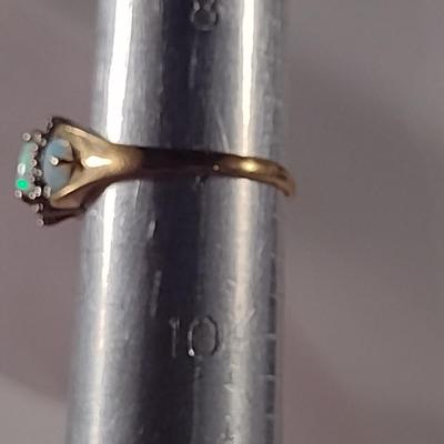 10K Yellow Gold and Opal Ring- Size 9- Total Weight Approx 2.8 Grams (T8)