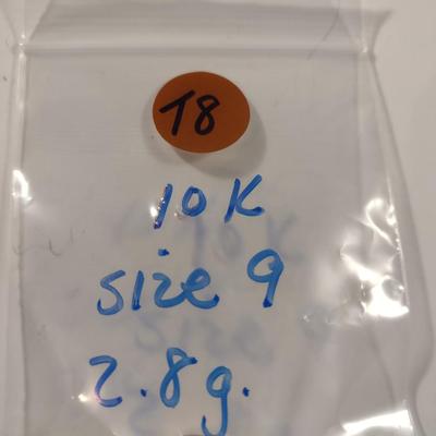 10K Yellow Gold and Opal Ring- Size 9- Total Weight Approx 2.8 Grams (T8)