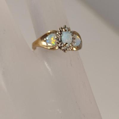 10K Yellow Gold and Opal Ring- Size 9- Total Weight Approx 2.8 Grams (T8)