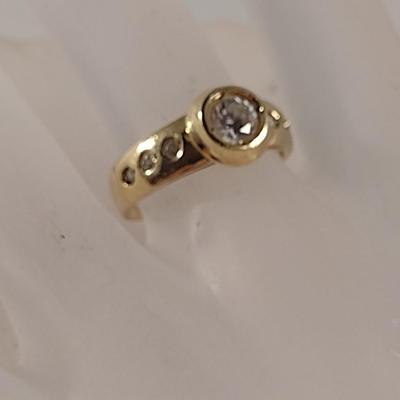 14K Yellow Gold Ring with Possible White Sapphire Stone- Size 7 1/4- Approx 4.4 Grams (T9)
