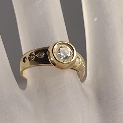 14K Yellow Gold Ring with Possible White Sapphire Stone- Size 7 1/4- Approx 4.4 Grams (T9)