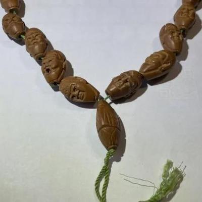 Vintage Hand Carved Chinese Figures Olive Nut Prayer Bead Necklace With 20 Beads in Good Condition. Beads May Need to Be Restrung.