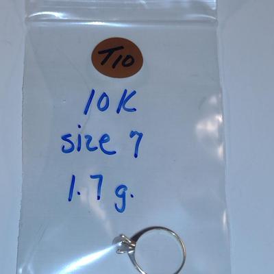 10 K Yellow Gold and Pearl Ring- Size 7- Approx 1.7 Grams (T10)