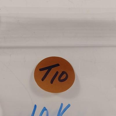 10 K Yellow Gold and Pearl Ring- Size 7- Approx 1.7 Grams (T10)