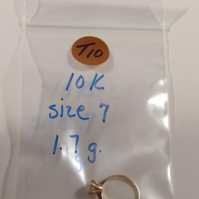 10 K Yellow Gold and Pearl Ring- Size 7- Approx 1.7 Grams (T10)