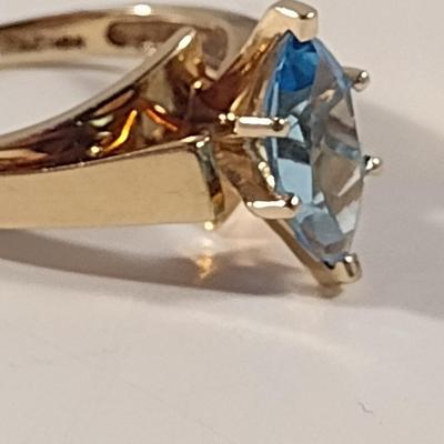 10 K Yellow Gold and Aquamarine Ring- Size 6 3/4- Approx 3.0 Grams (T11)