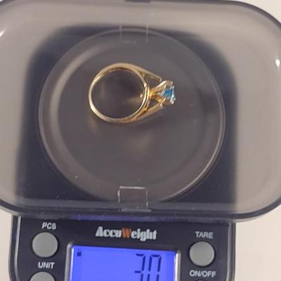 10 K Yellow Gold and Aquamarine Ring- Size 6 3/4- Approx 3.0 Grams (T11)