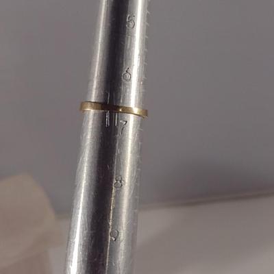 10 K Yellow Gold and Aquamarine Ring- Size 6 3/4- Approx 3.0 Grams (T11)