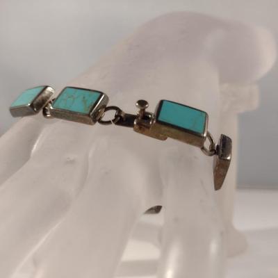 Sterling Silver and Turquoise Bracelet- Approx 8" and 31.8 Grams (T13)