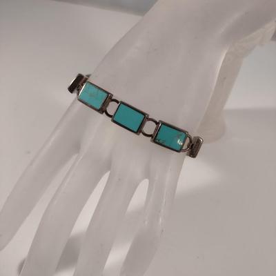 Sterling Silver and Turquoise Bracelet- Approx 8" and 31.8 Grams (T13)