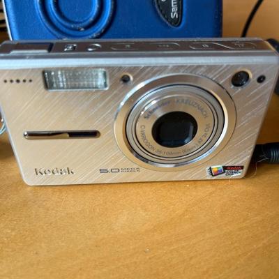 L36- Aiptek & Kodak easy share cameras