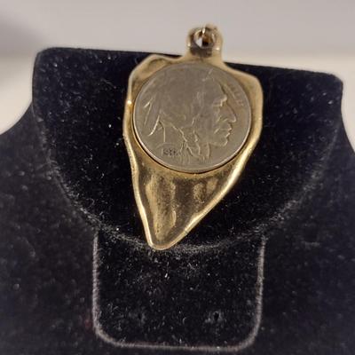 Arrow Design Pendant with Buffalo Nickle Center (T19)