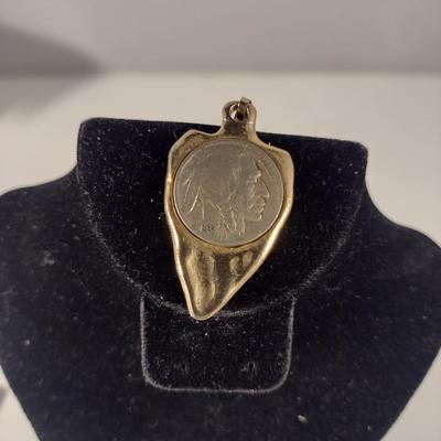 Arrow Design Pendant with Buffalo Nickle Center (T19)