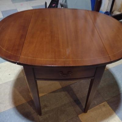 Mahogany Finish Vintage Pembroke Table Drop Leaf