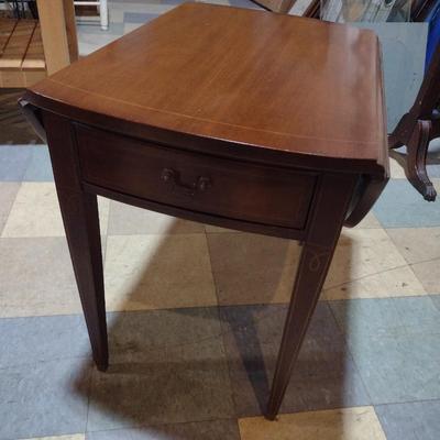 Mahogany Finish Vintage Pembroke Table Drop Leaf