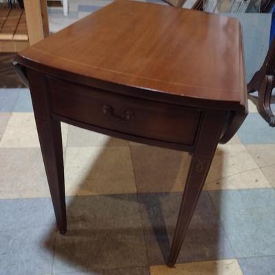Mahogany Finish Vintage Pembroke Table Drop Leaf