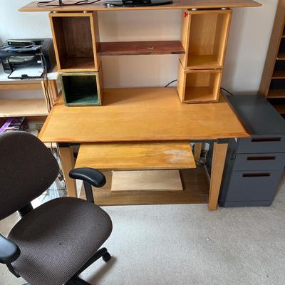 L40- Desk, file cabinet & office chair
