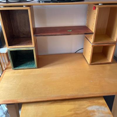 L40- Desk, file cabinet & office chair