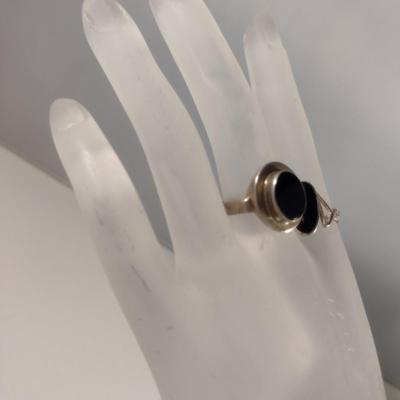 Pair of Sterling Silver and Onyx Rings- Approx 10.7 Grams Total Weight (T22)