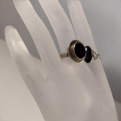 Pair of Sterling Silver and Onyx Rings- Approx 10.7 Grams Total Weight (T22)