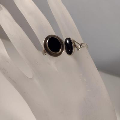 Pair of Sterling Silver and Onyx Rings- Approx 10.7 Grams Total Weight (T22)
