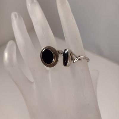 Pair of Sterling Silver and Onyx Rings- Approx 10.7 Grams Total Weight (T22)