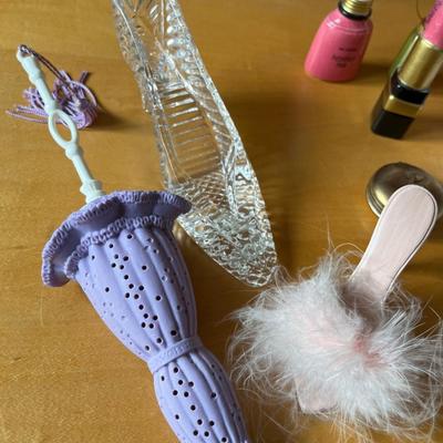 L42- Fun ladies figurines!!