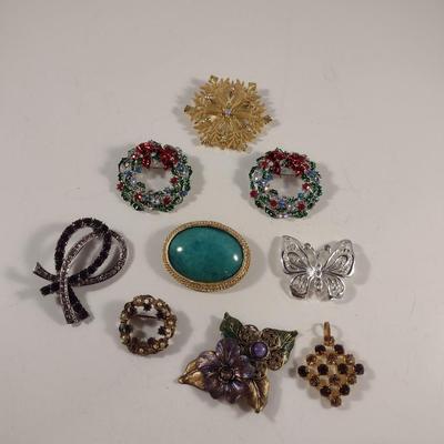 Collection of Brooches (D3)