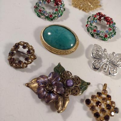 Collection of Brooches (D3)