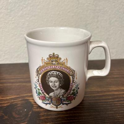 Queen Elizabeth Sliver Jubilee Tea Cup