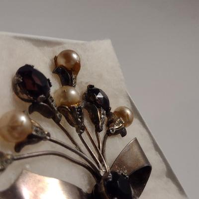 Vintage Sterling Silver. Stone, and Faux Pearl Brooch (D4)