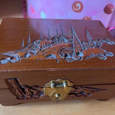 L47- Jewelry boxes/hangers & box of socks