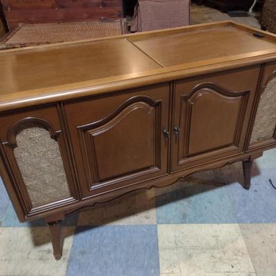 MCM Magnavox Solid State Stereo Console Turntable Small Cabinet Model
