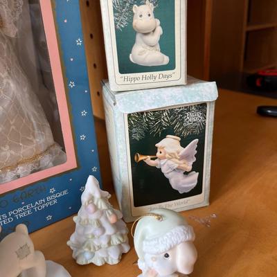 L55- Precious Moments Christmas lot