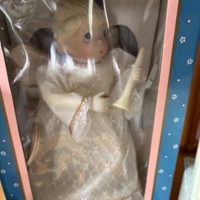 L55- Precious Moments Christmas lot