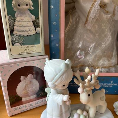 L55- Precious Moments Christmas lot