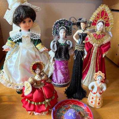 L57- Dolls from around the world
