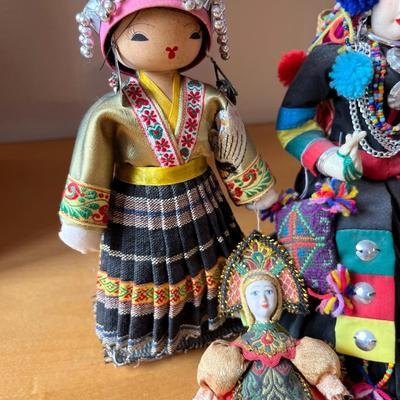 L59- Asian dolls