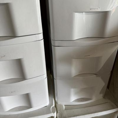 Storage containers