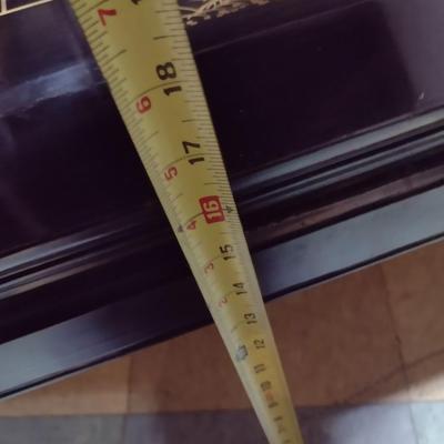 Vintage Black Lacquer Finish Chinoiserie Accent Table with Mother of Pearl Inlay